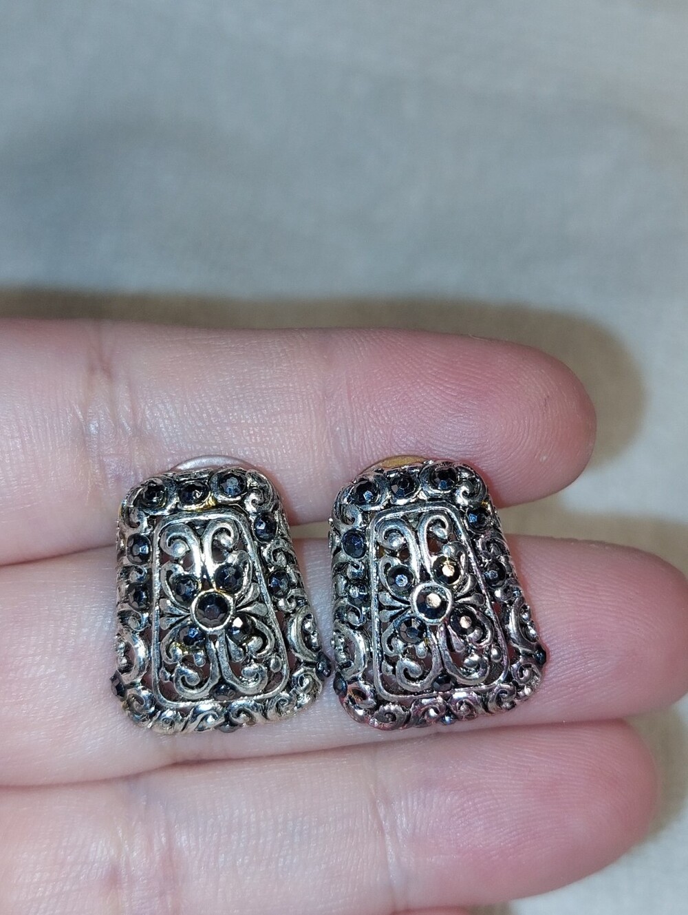 Vintage-Inspired Silver Filigree Clip-On Earrings with Black Accents